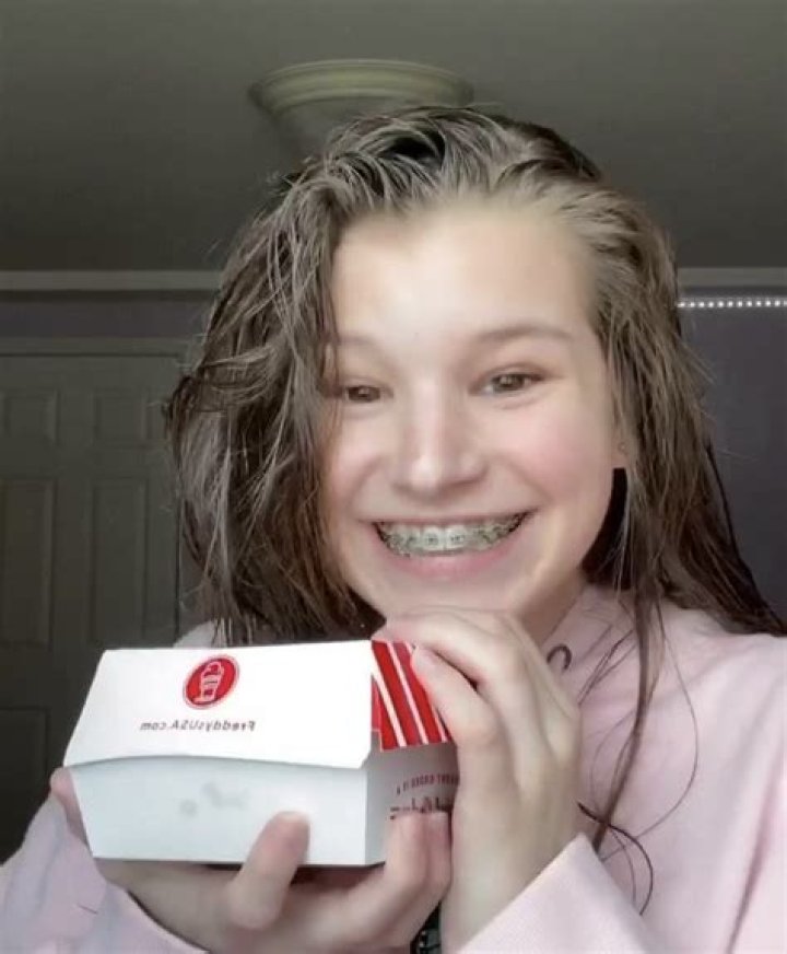 Brooke Monk Without Makeup: A Closer Look at Her Natural Beauty