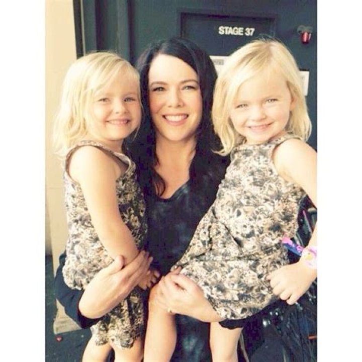 Exploring the Family Life of Lauren Graham: Her Relationship with Children and Parenthood Insights